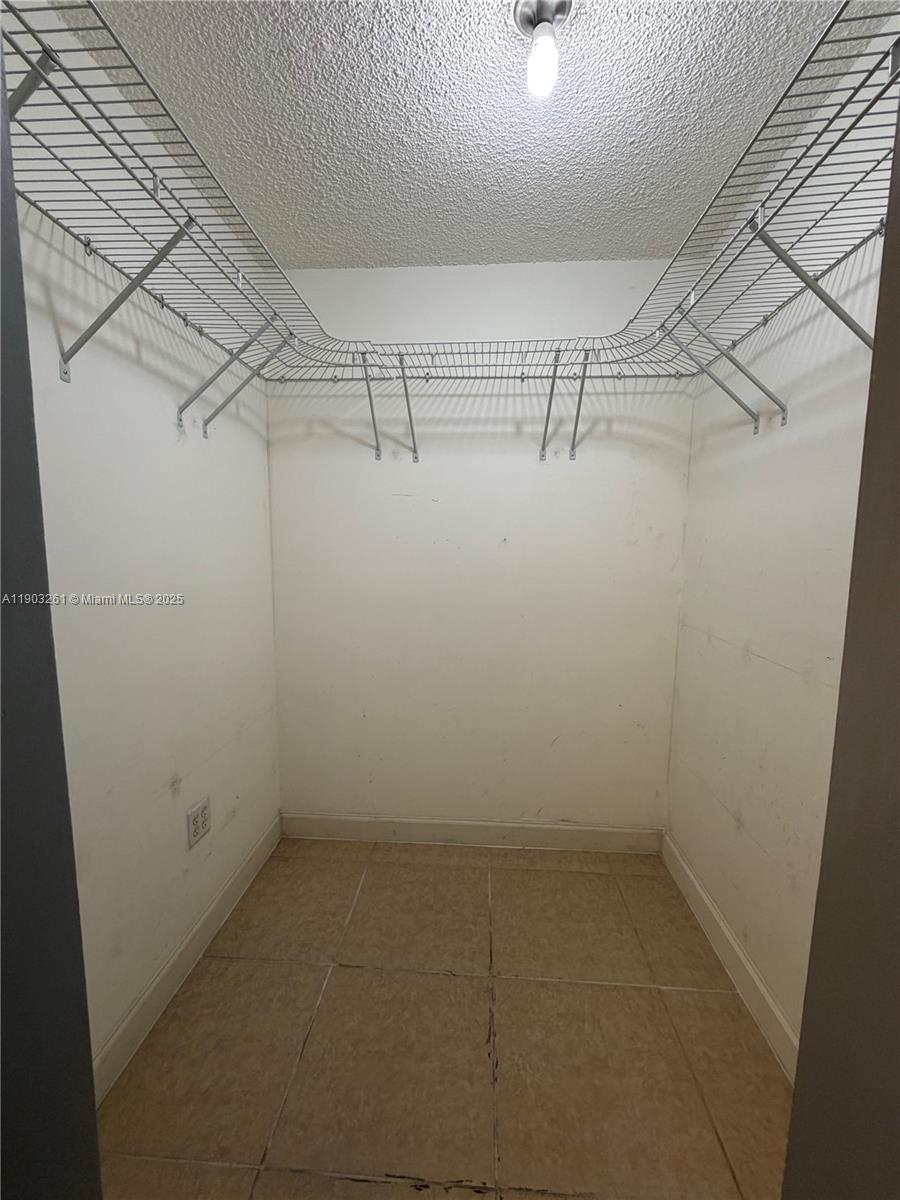 1055 W 77th St # 411, Hialeah Unit: 411