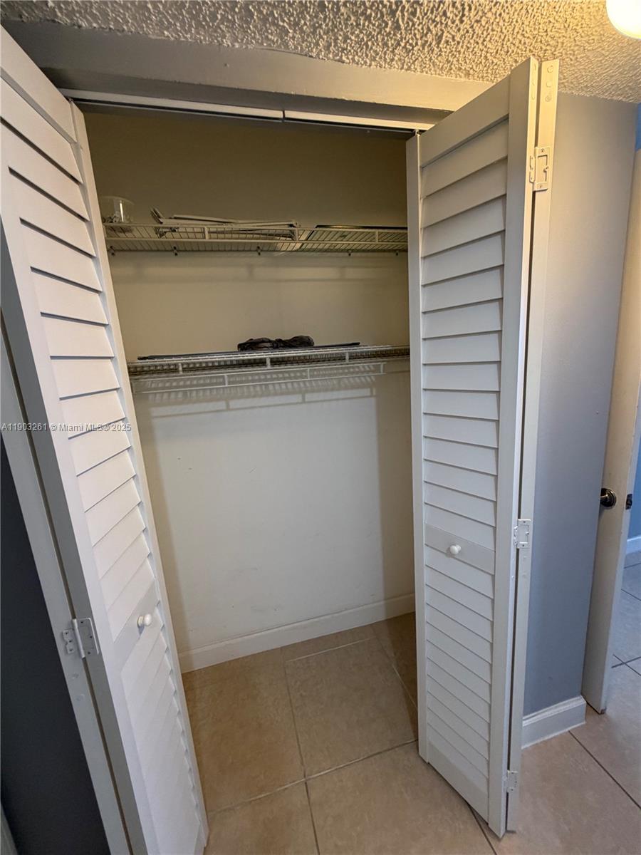 1055 W 77th St # 411, Hialeah Unit: 411