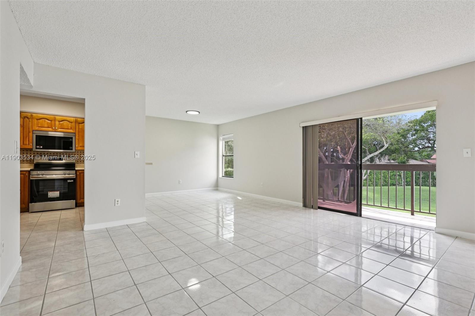 13290 SW 88th Ln # A208, Miami Unit: A208