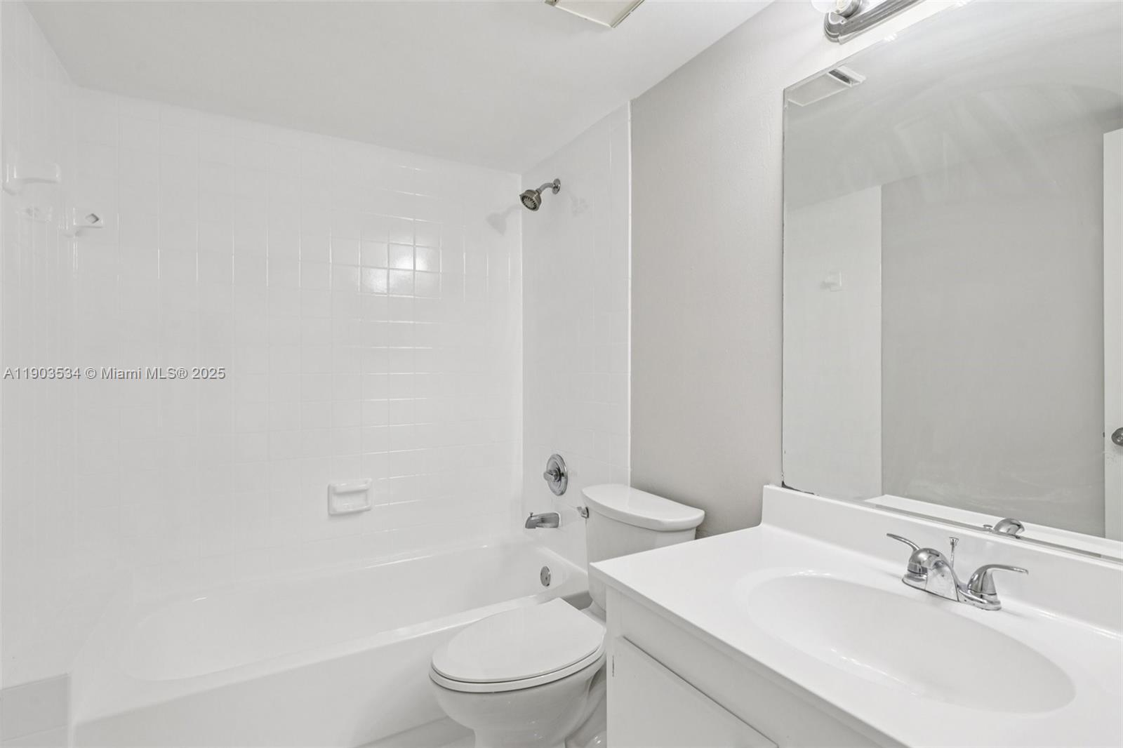 13290 SW 88th Ln # A208, Miami Unit: A208