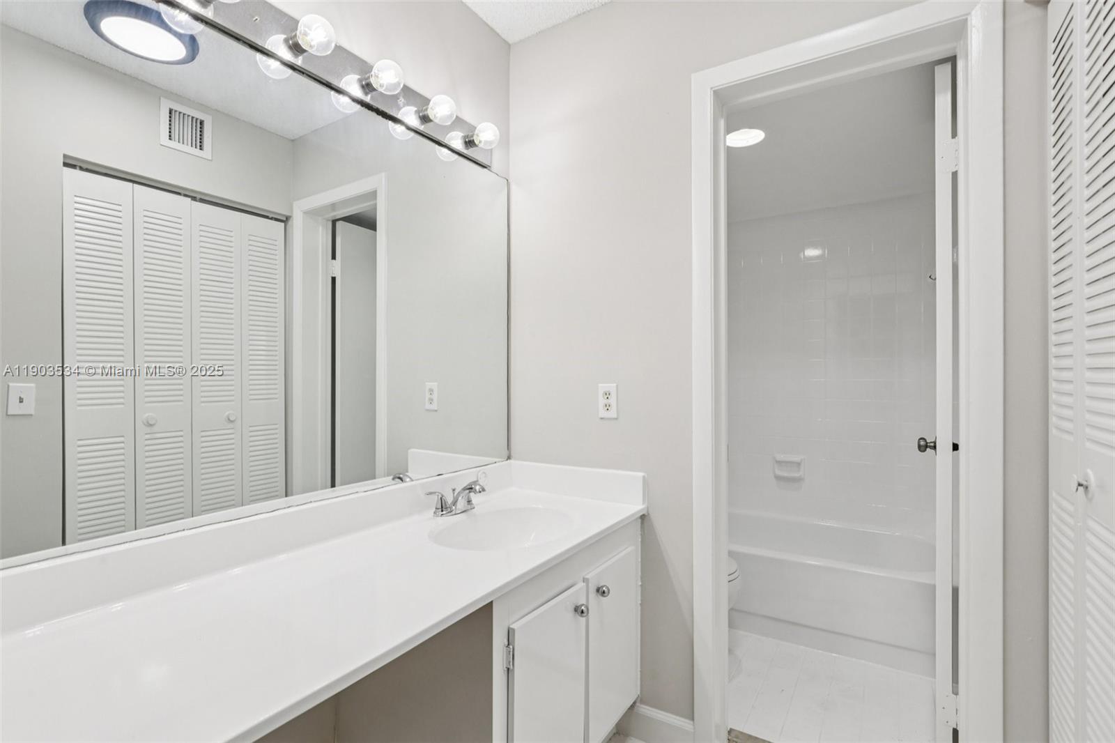 13290 SW 88th Ln # A208, Miami Unit: A208