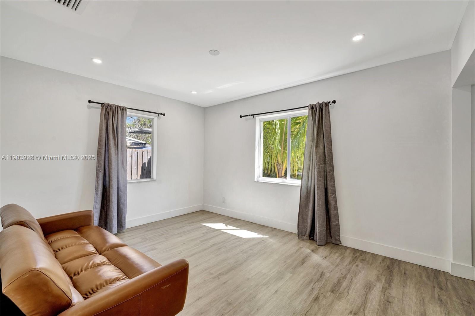 843 SW 20th St, Fort Lauderdale