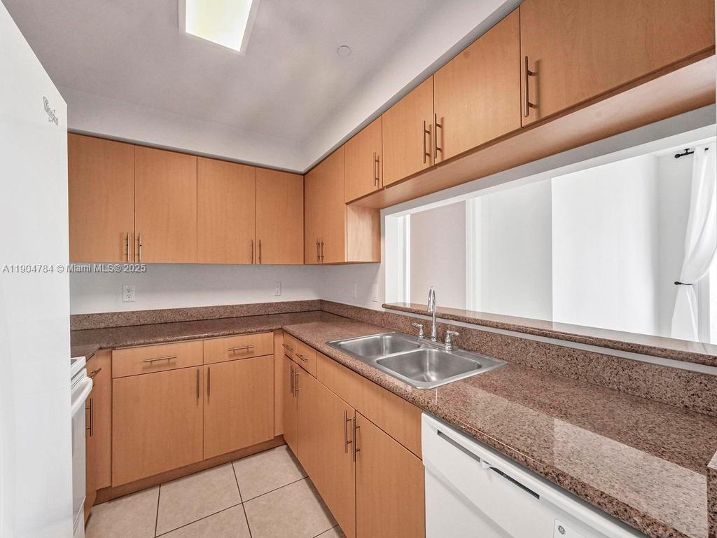 2475 Brickell Ave # 2006