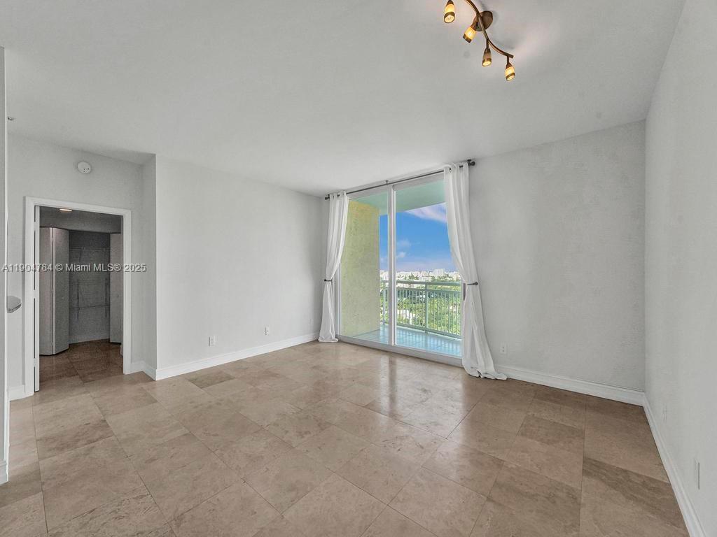 2475 Brickell Ave # 2006