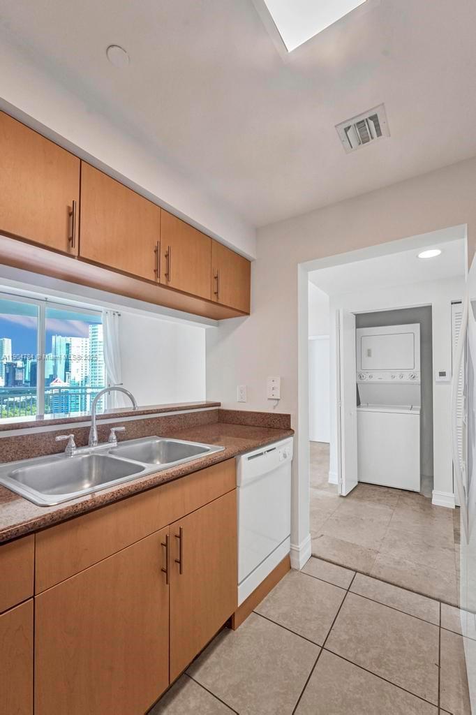 2475 Brickell Ave # 2006