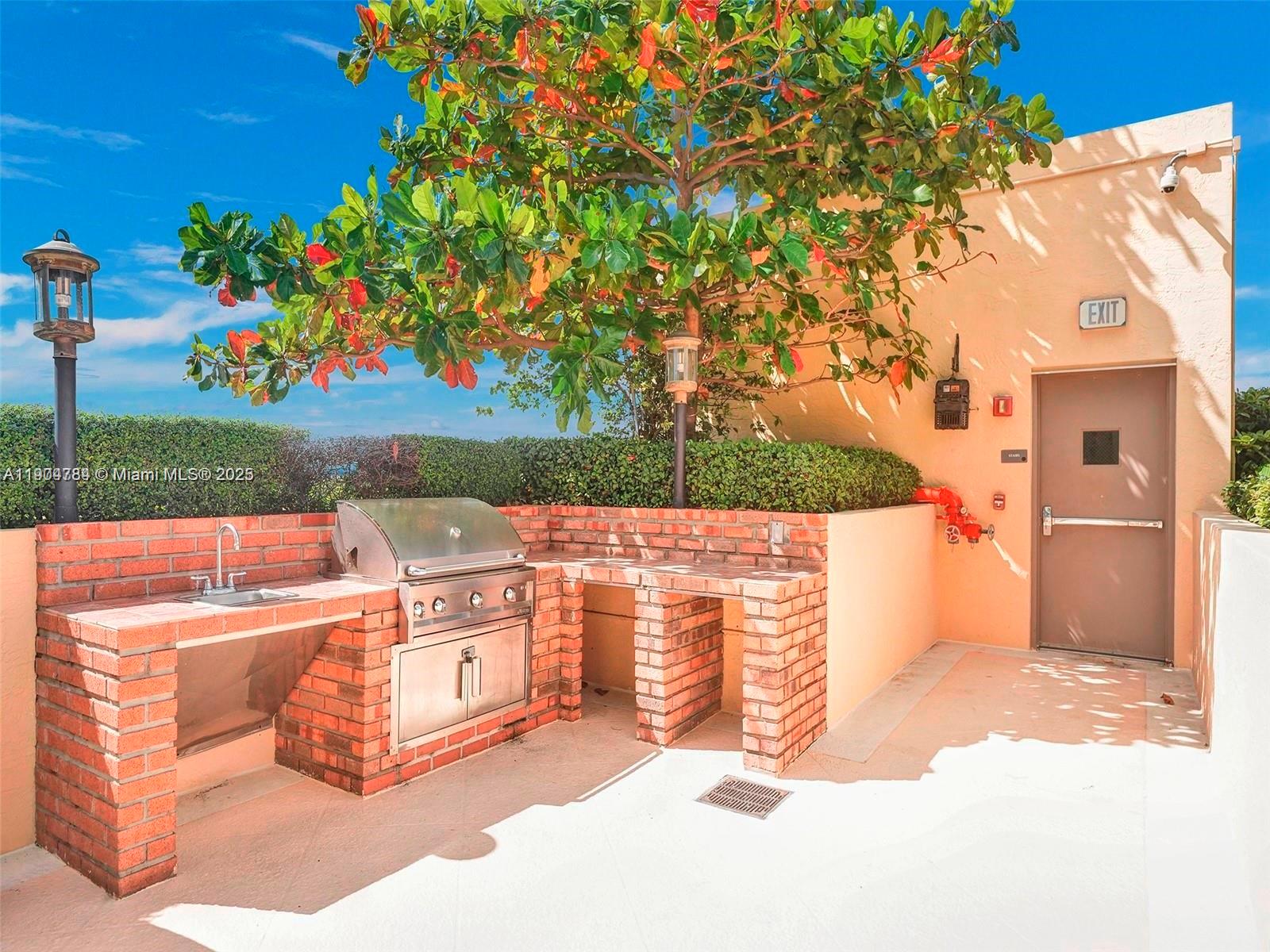 2475 Brickell Ave # 2006