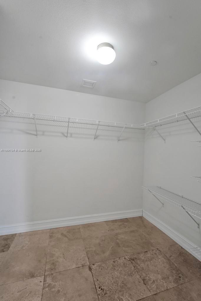 2475 Brickell Ave # 2006