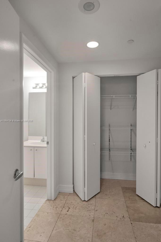 2475 Brickell Ave # 2006