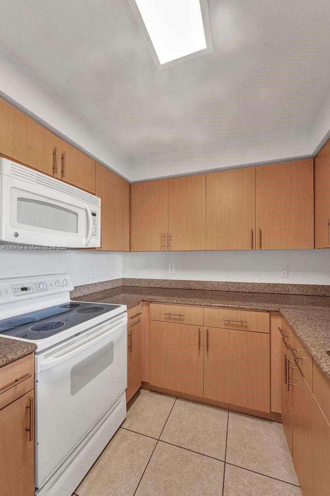 2475 Brickell Ave # 2006