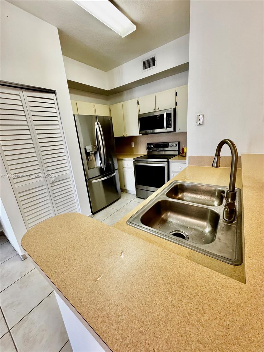 7330 NW 114th Ave # 5 Unit: 311-5