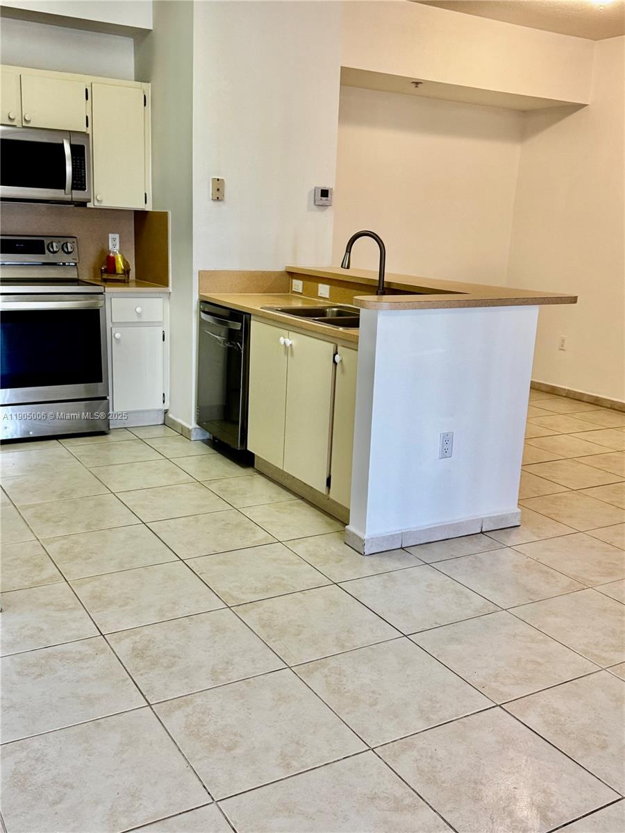 7330 NW 114th Ave # 5 Unit: 311-5