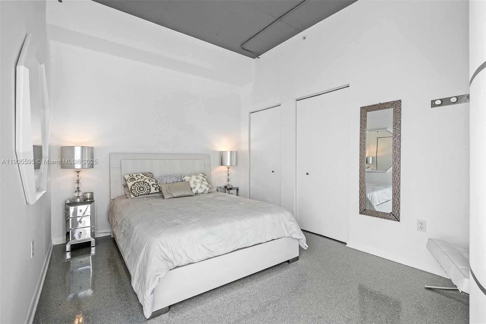 10 SW South River Dr Unit: PHI11