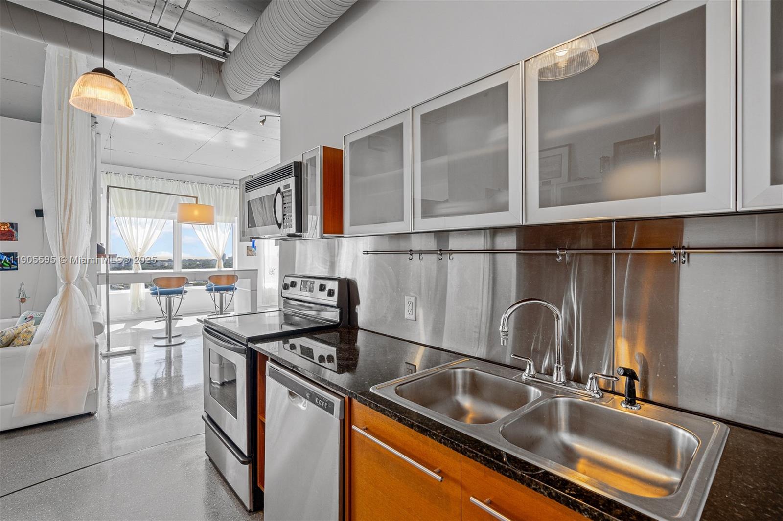 10 SW South River Dr Unit: PHI11