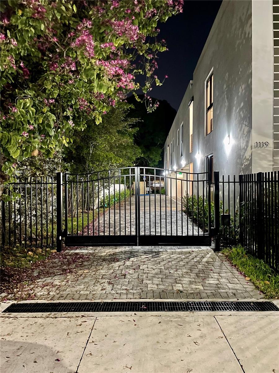 1119 SW 6th St # 102