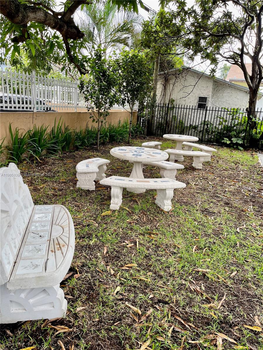 1119 SW 6th St # 102