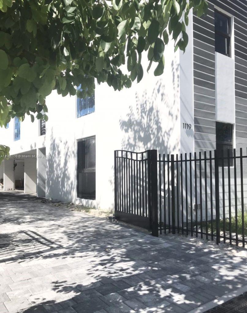 1119 SW 6th St # 102