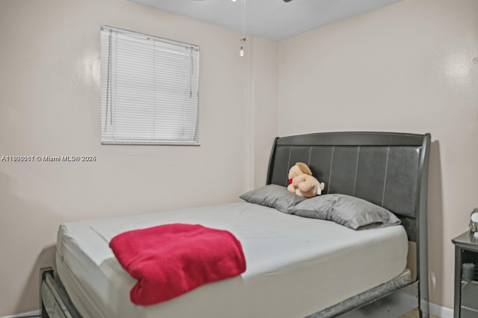 19310 NW 48th Ct Unit: Right Unit