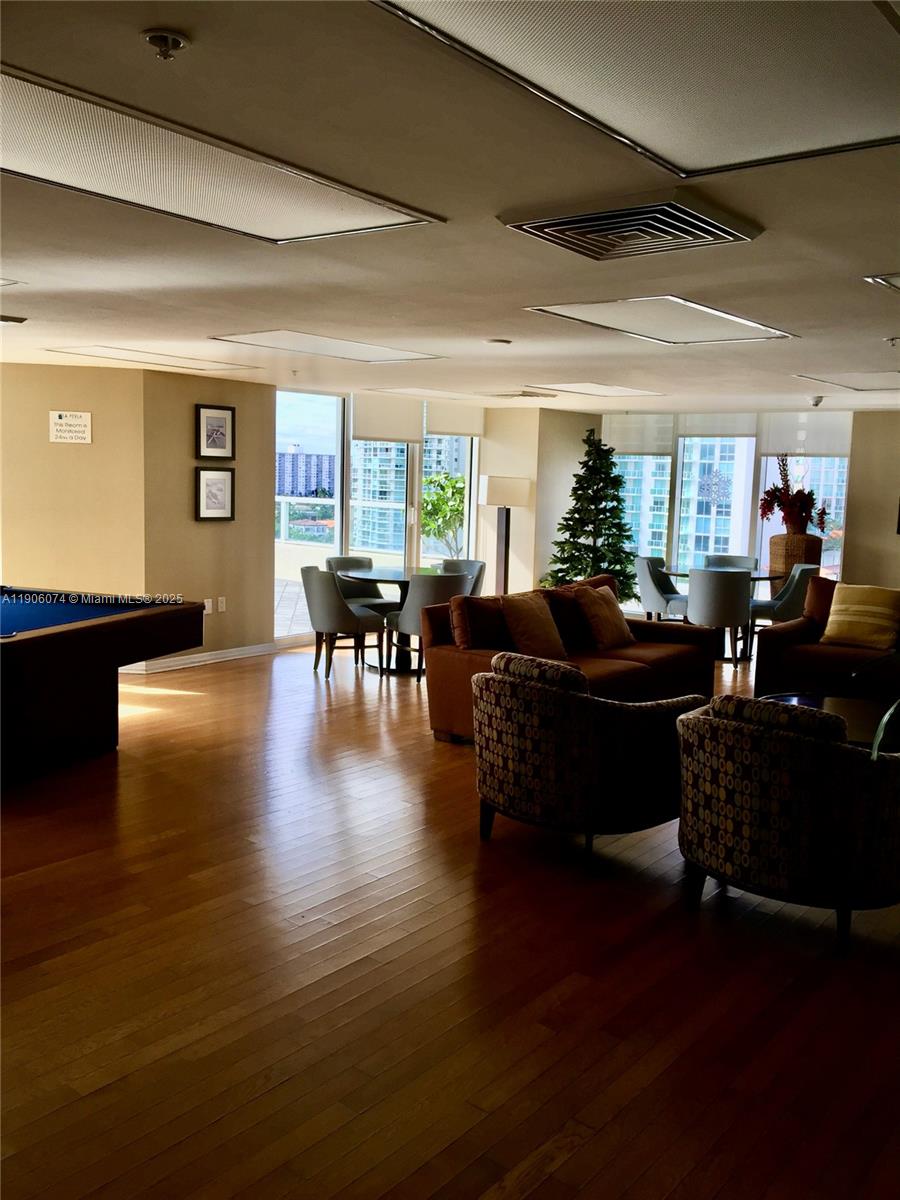 16699 Collins Ave # 1810