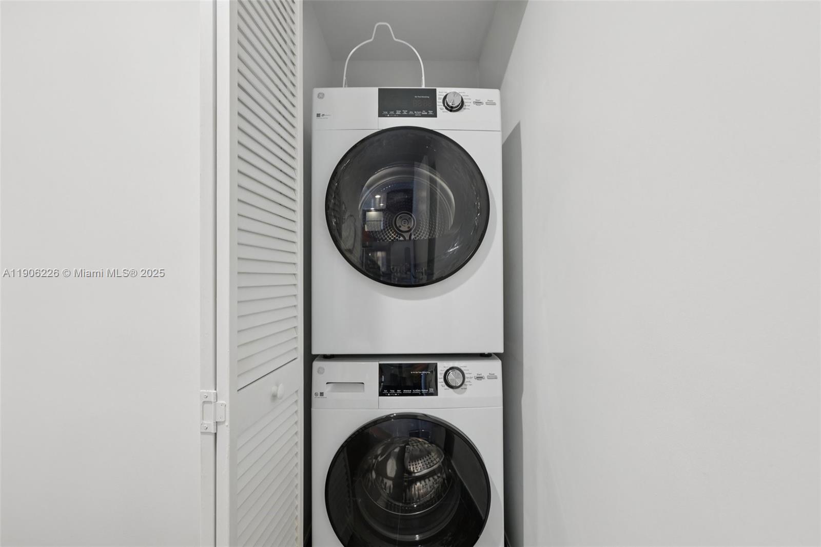 2155 Washington Ct # 303