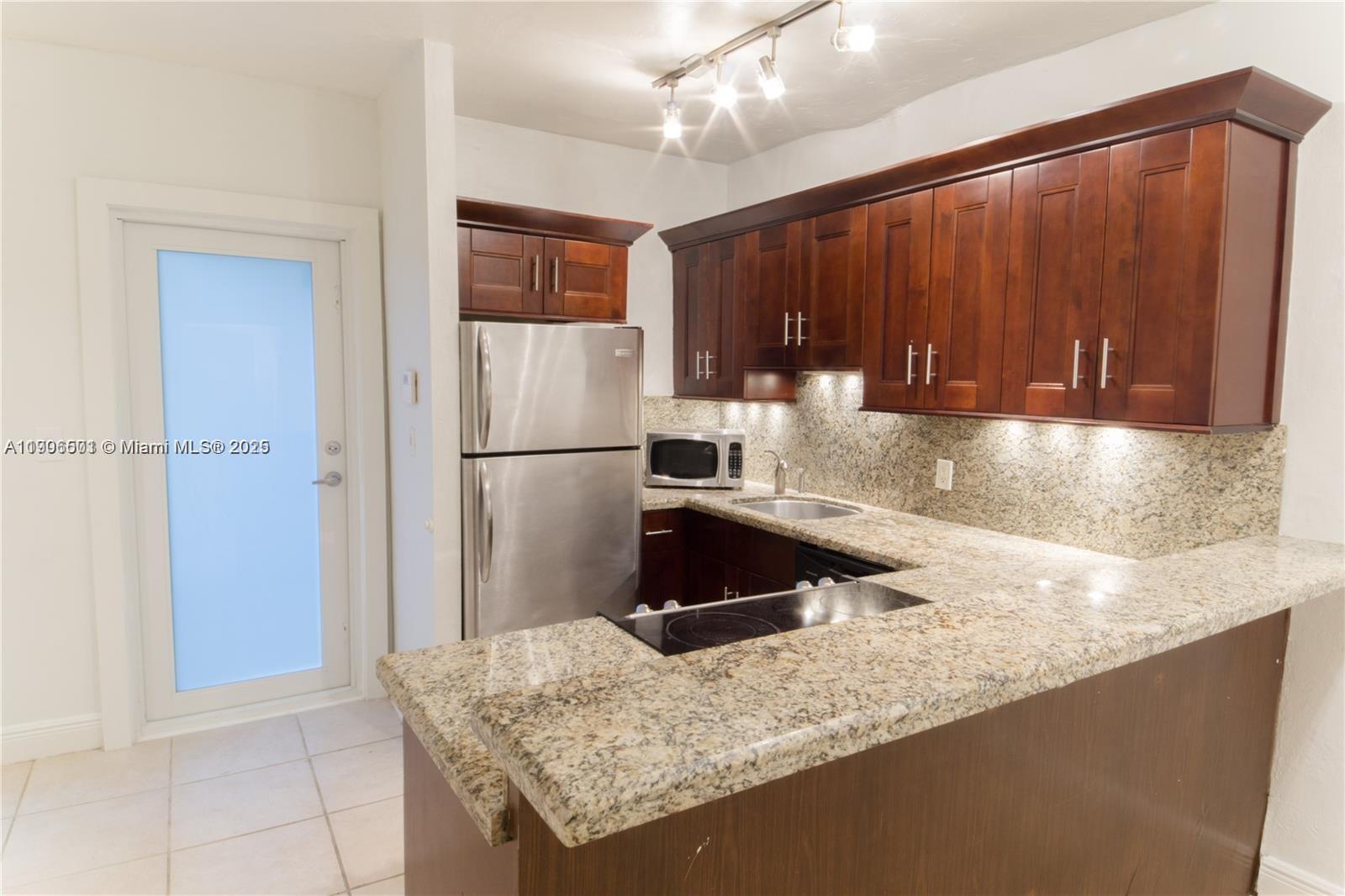 900 Meridian Ave # 106