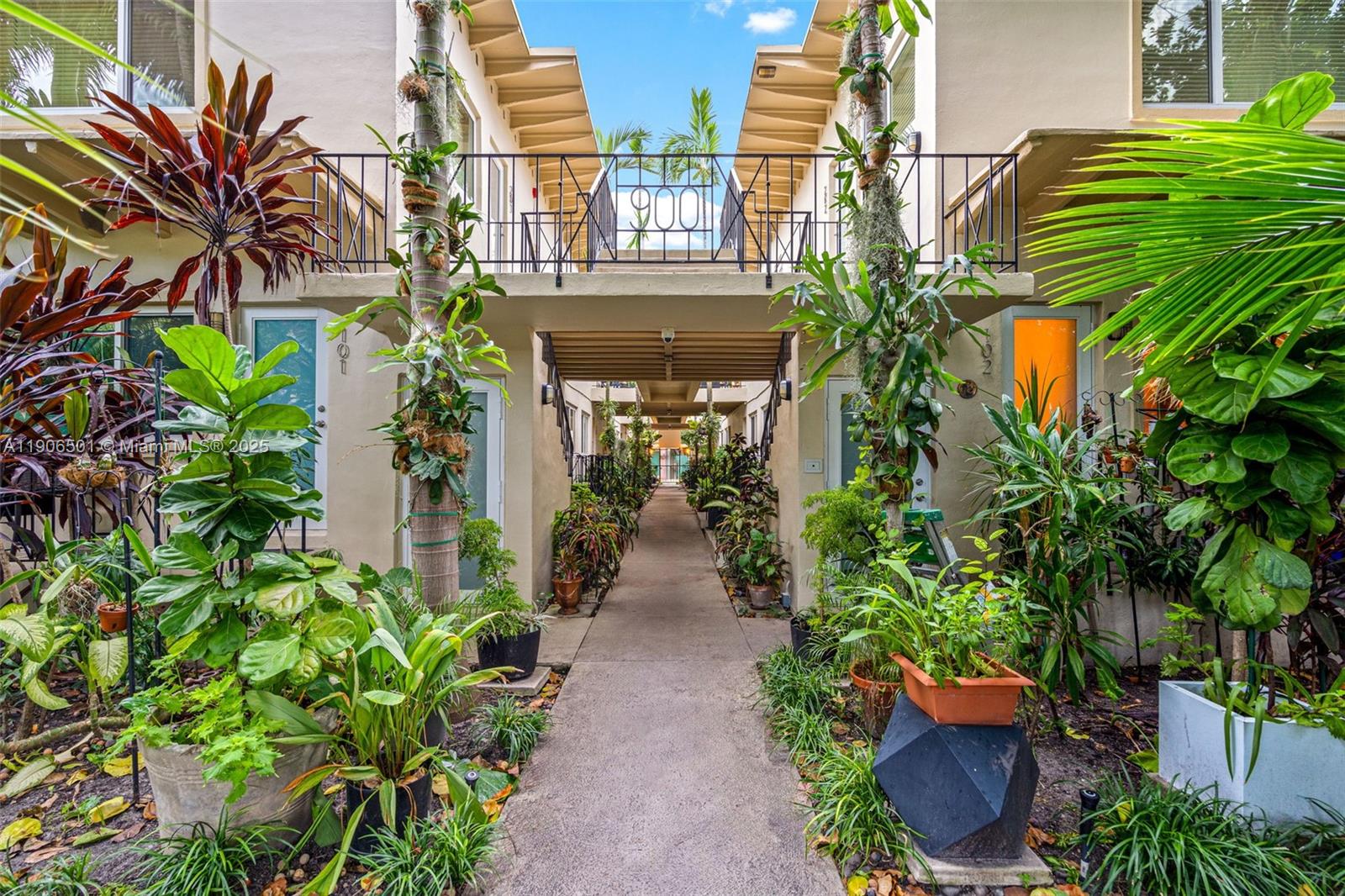 900 Meridian Ave # 106