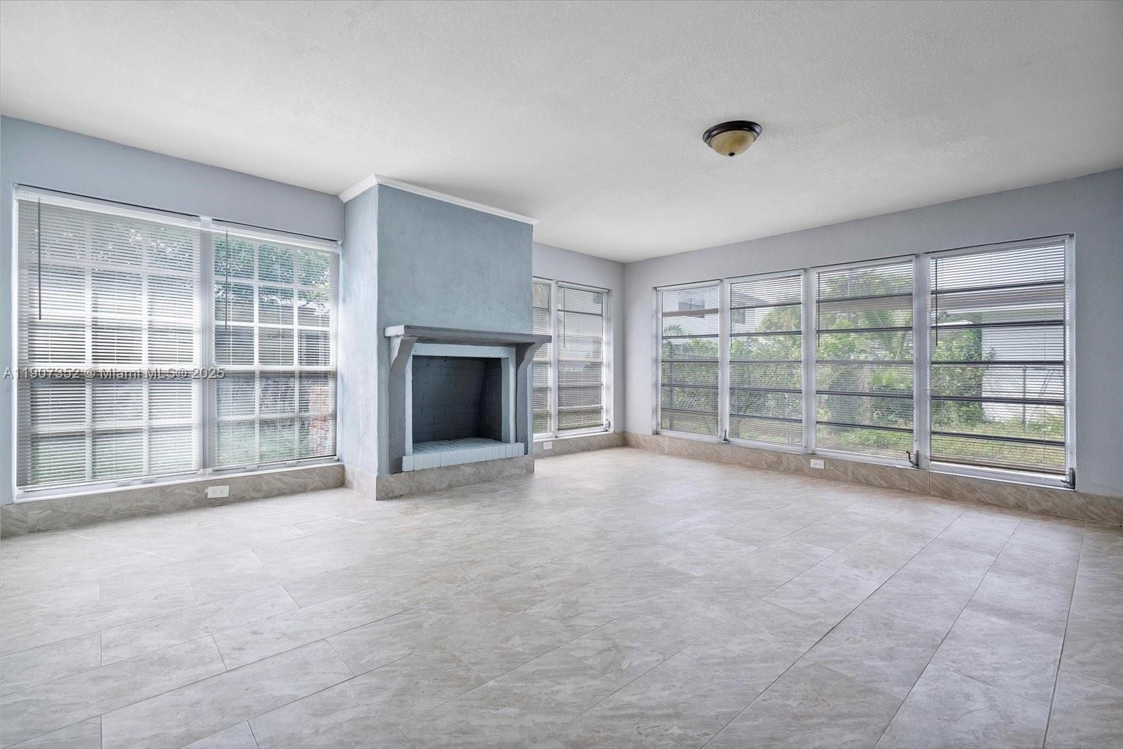 1060 NE 166th St # 0