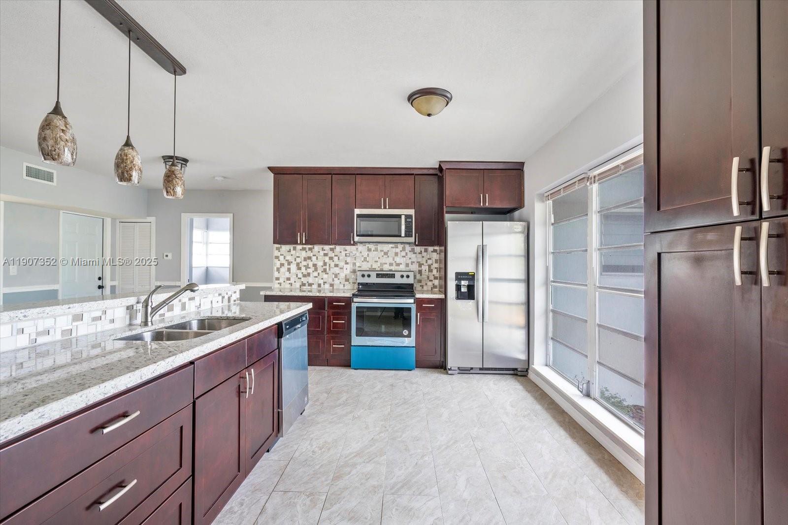 1060 NE 166th St # 0