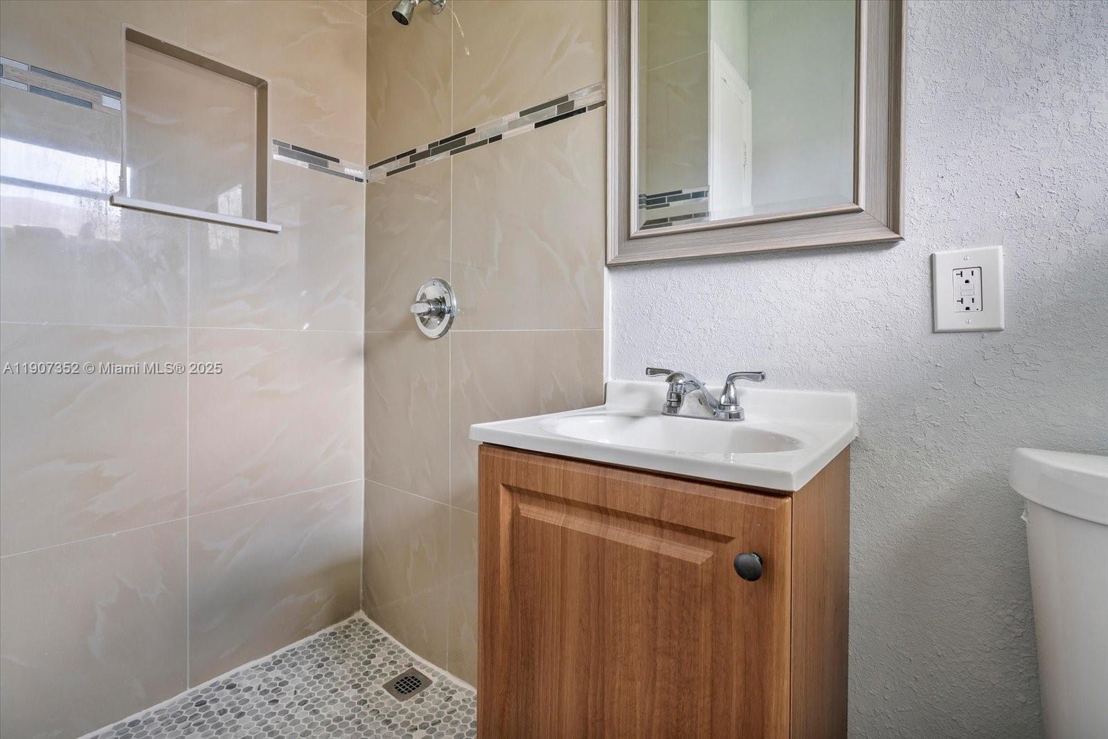 1060 NE 166th St # 0