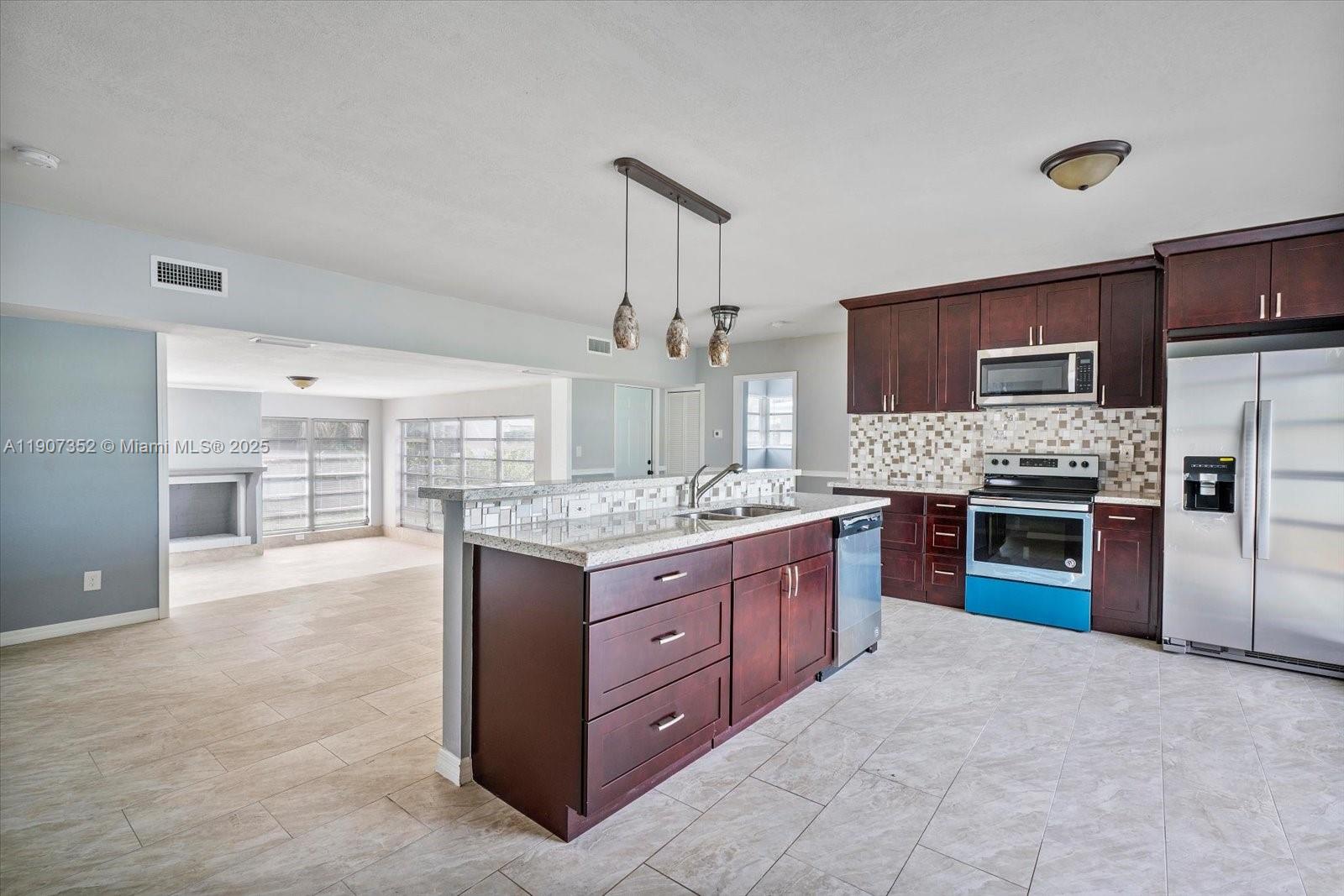 1060 NE 166th St # 0