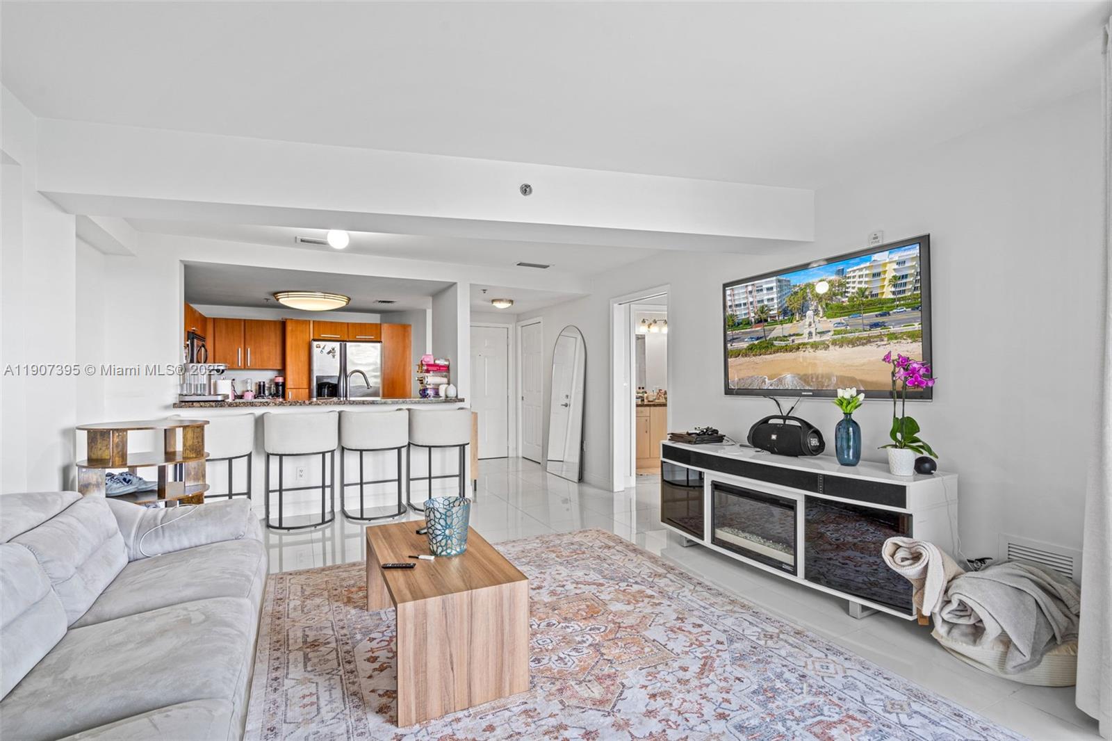 6362 Collins Ave # 405