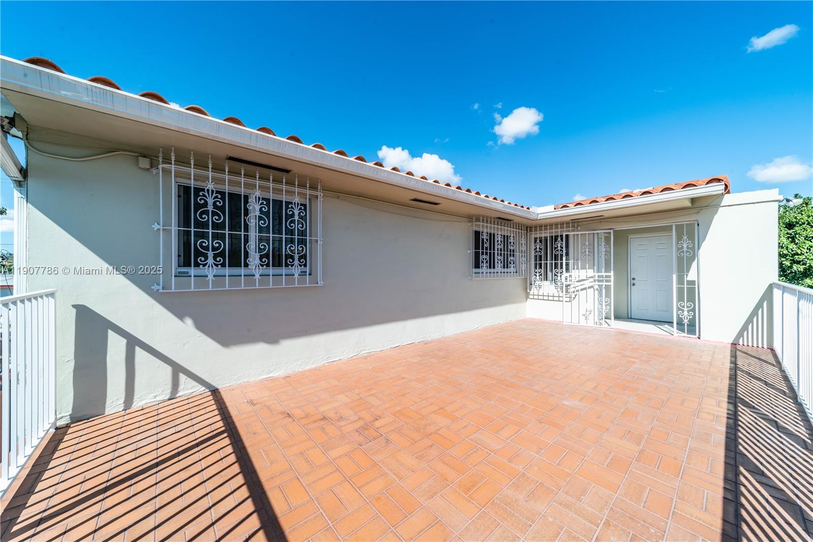 21 NW 33rd Ave Unit: UPPER