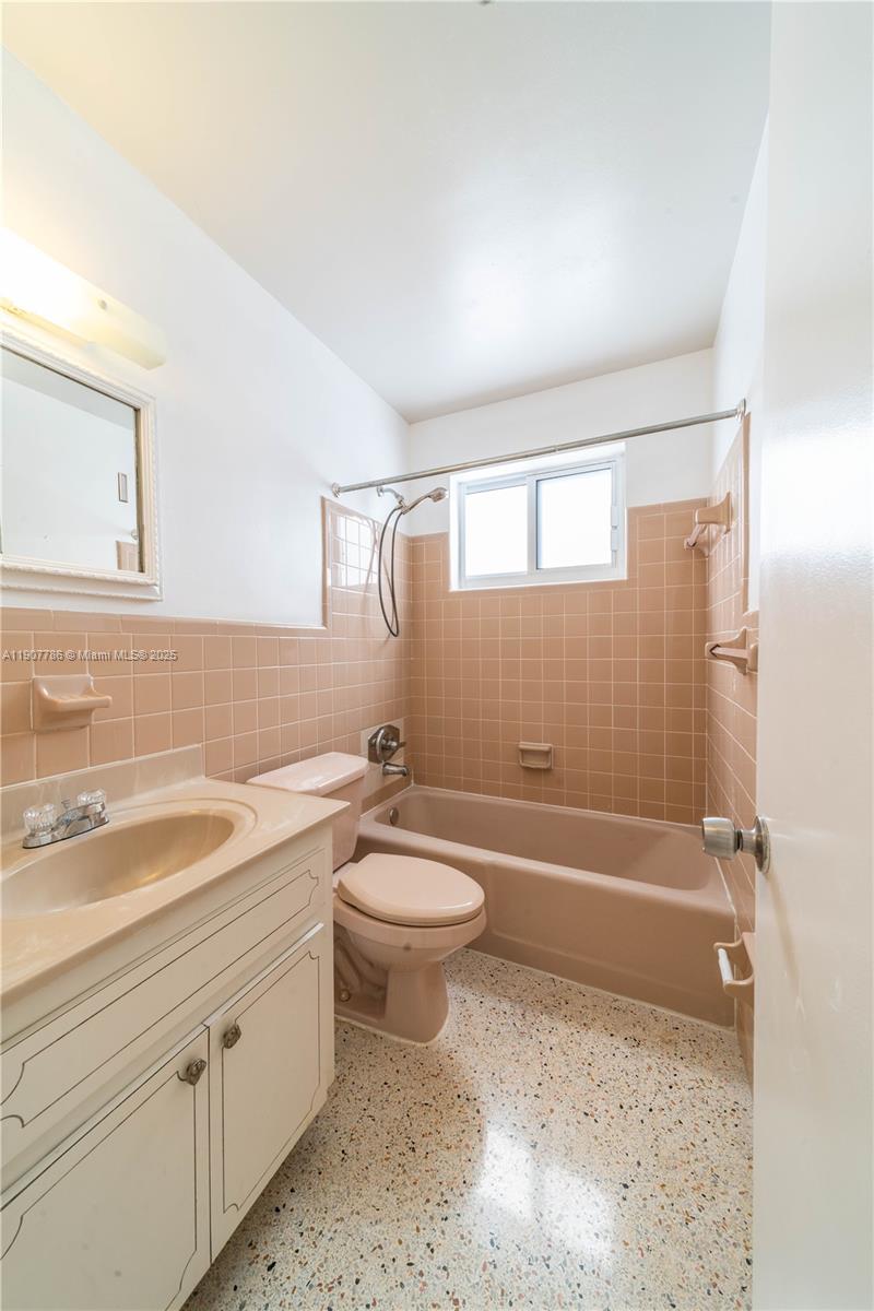 21 NW 33rd Ave Unit: UPPER