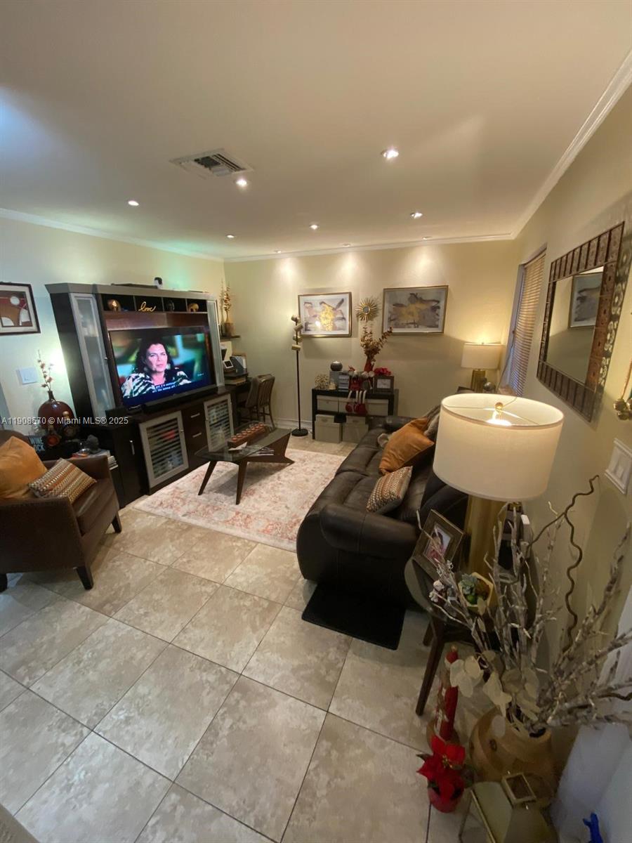 2098 NE 167th St # 118 Unit: 2-118