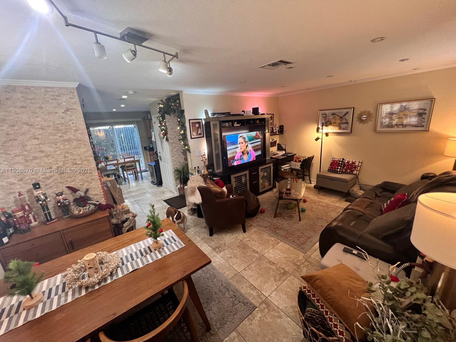 2098 NE 167th St # 118 Unit: 2-118