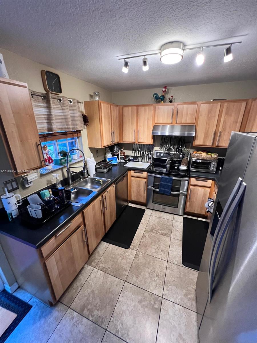 2098 NE 167th St # 118 Unit: 2-118