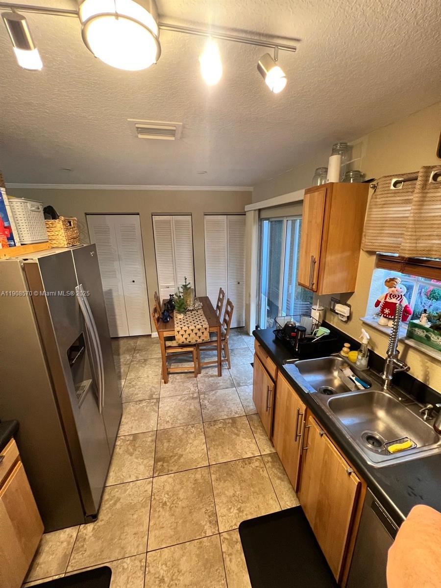 2098 NE 167th St # 118 Unit: 2-118