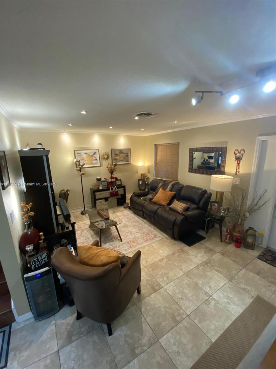 2098 NE 167th St # 118 Unit: 2-118