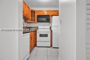 2935 NE 163rd St # 4B