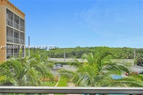 2935 NE 163rd St # 4B