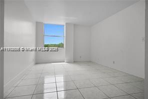 2935 NE 163rd St # 4B