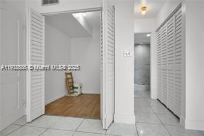 2935 NE 163rd St # 4B