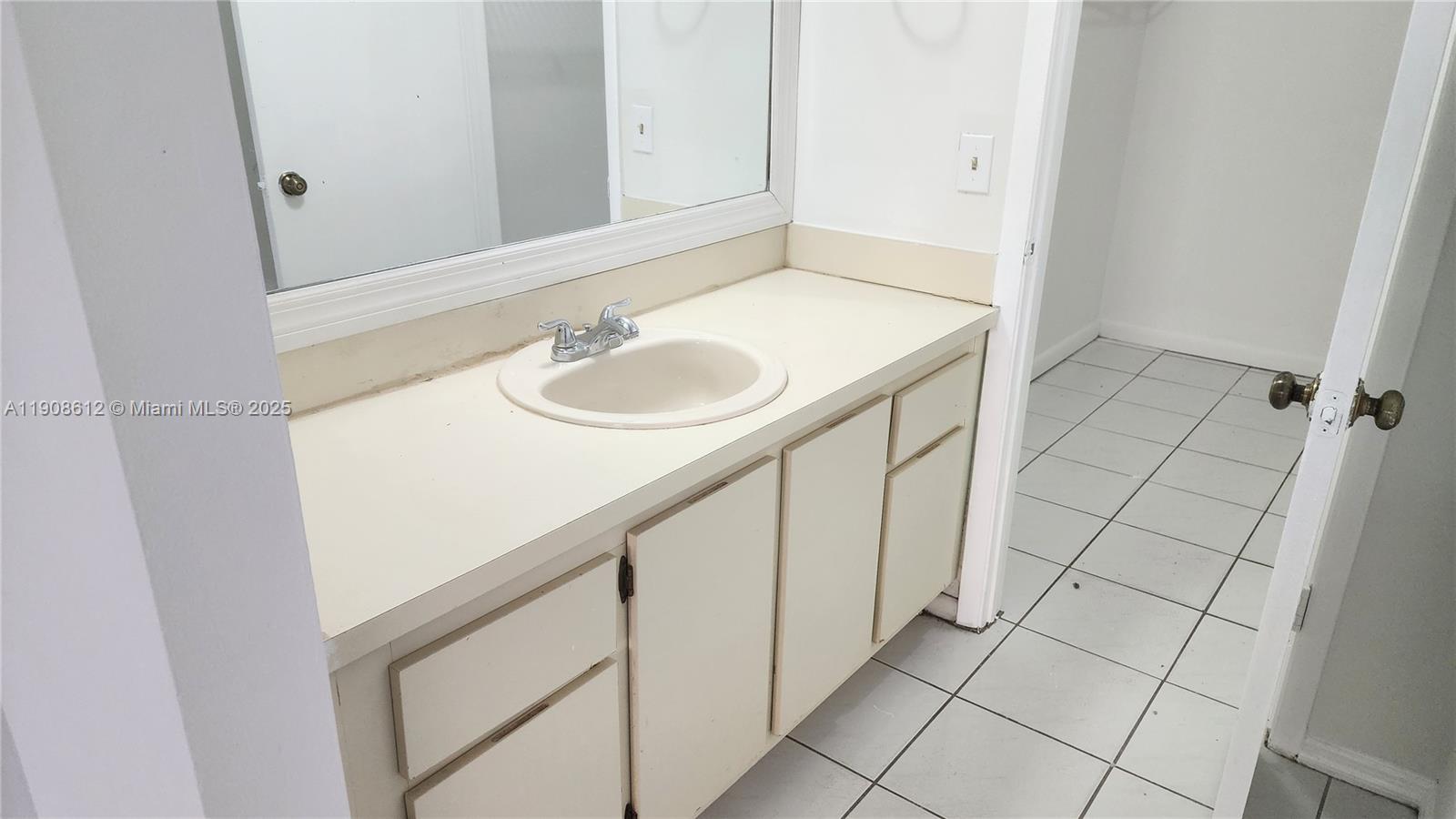 9708 Hammocks Blvd # 32 Unit: 101-32