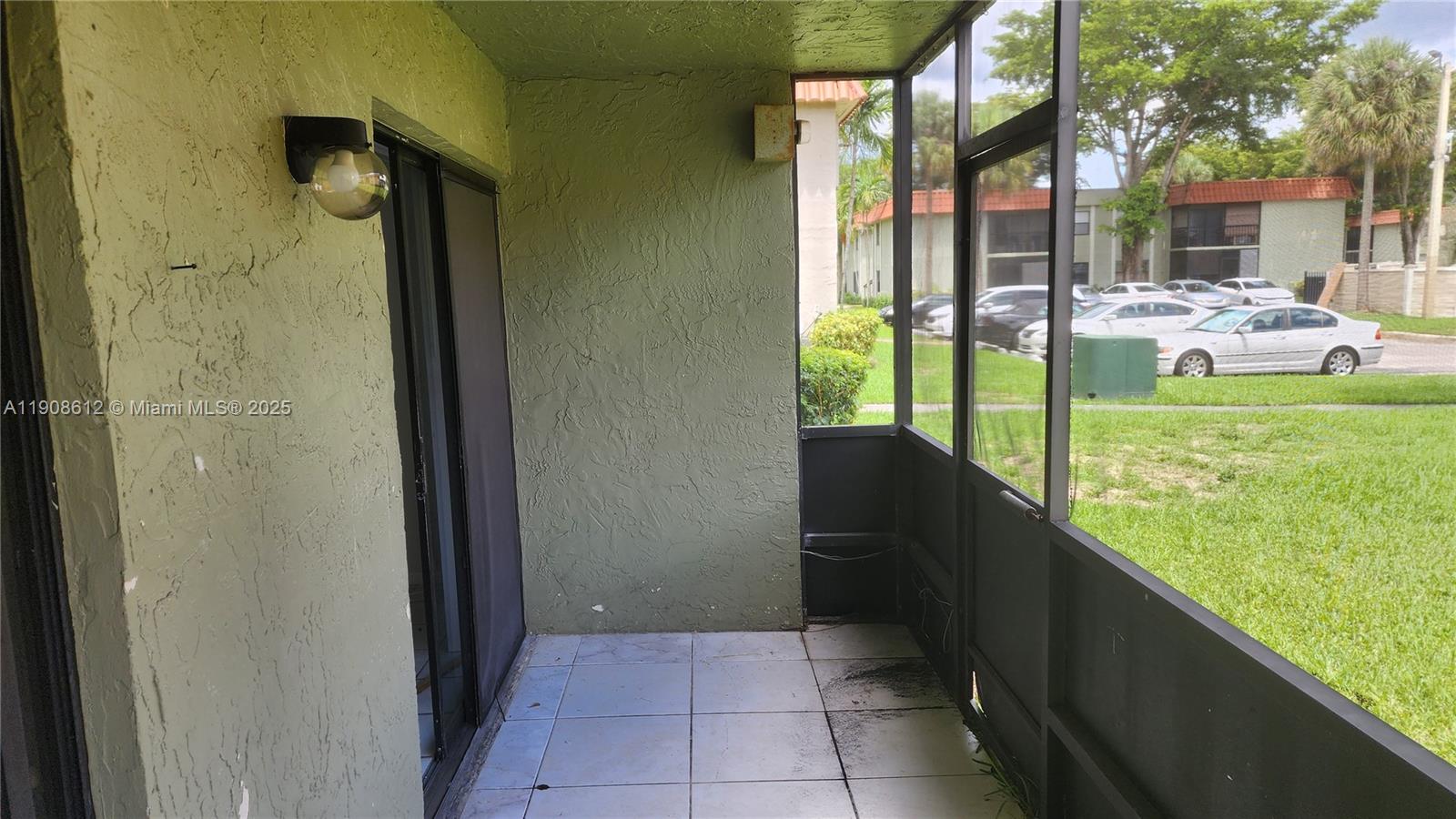 9708 Hammocks Blvd # 32 Unit: 101-32