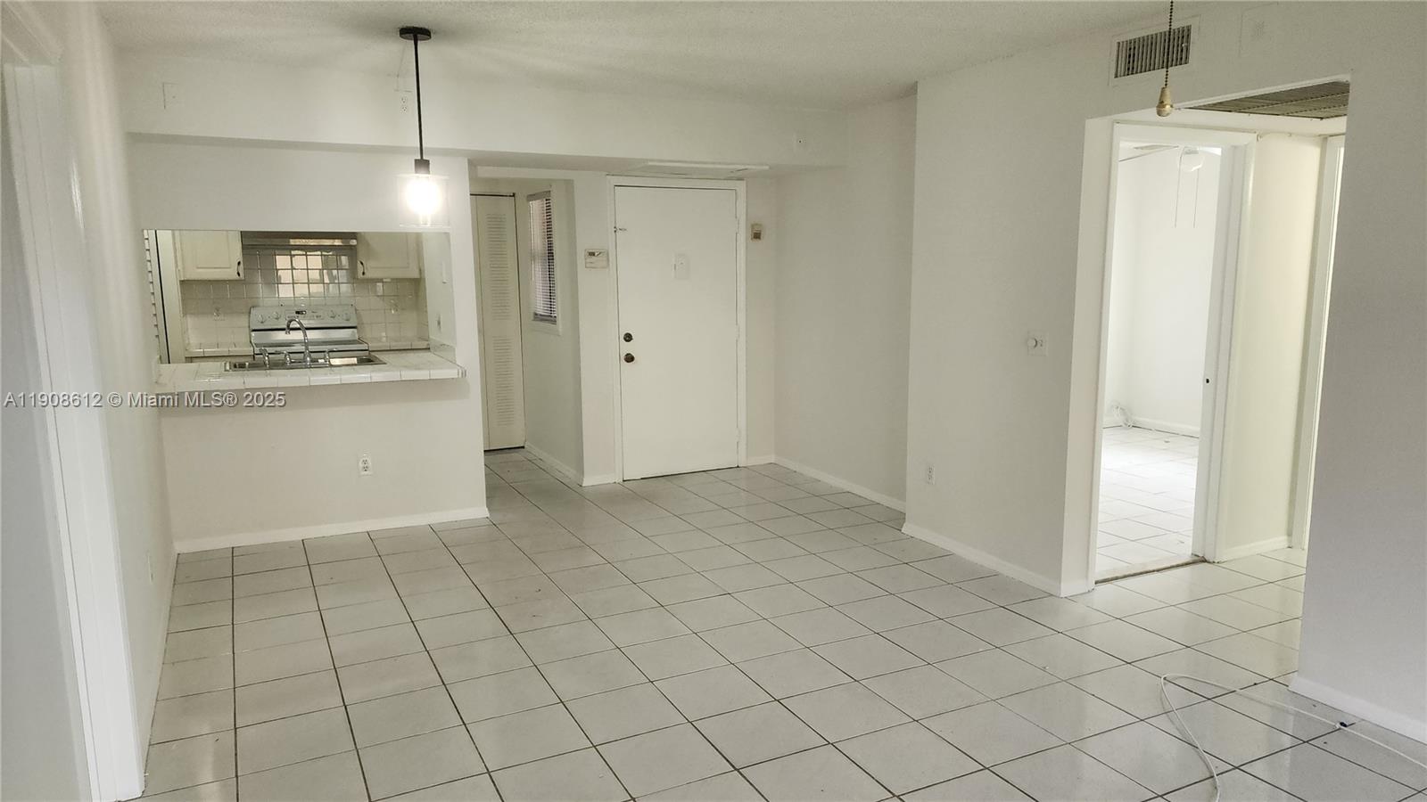 9708 Hammocks Blvd # 32 Unit: 101-32