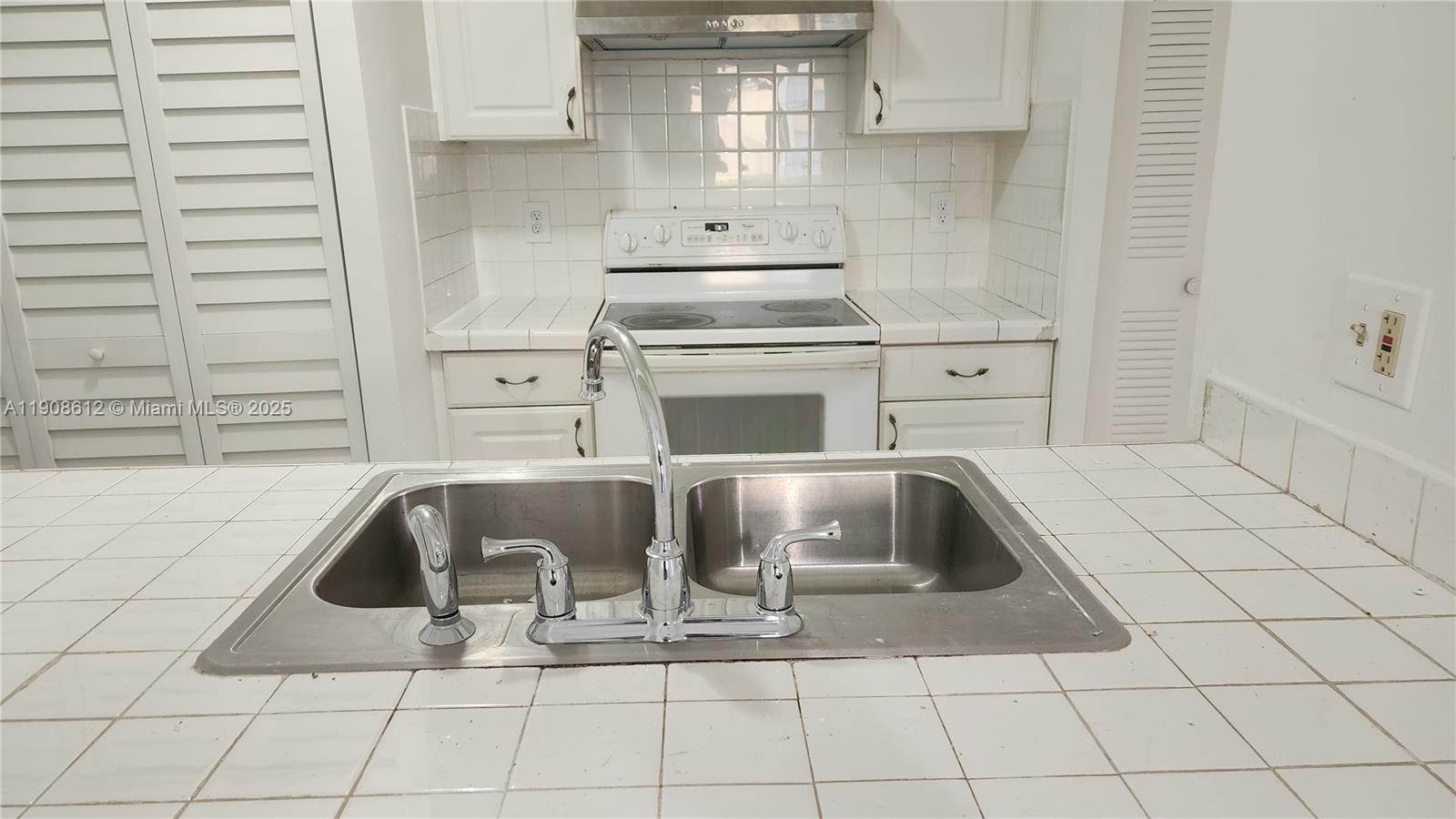 9708 Hammocks Blvd # 32 Unit: 101-32