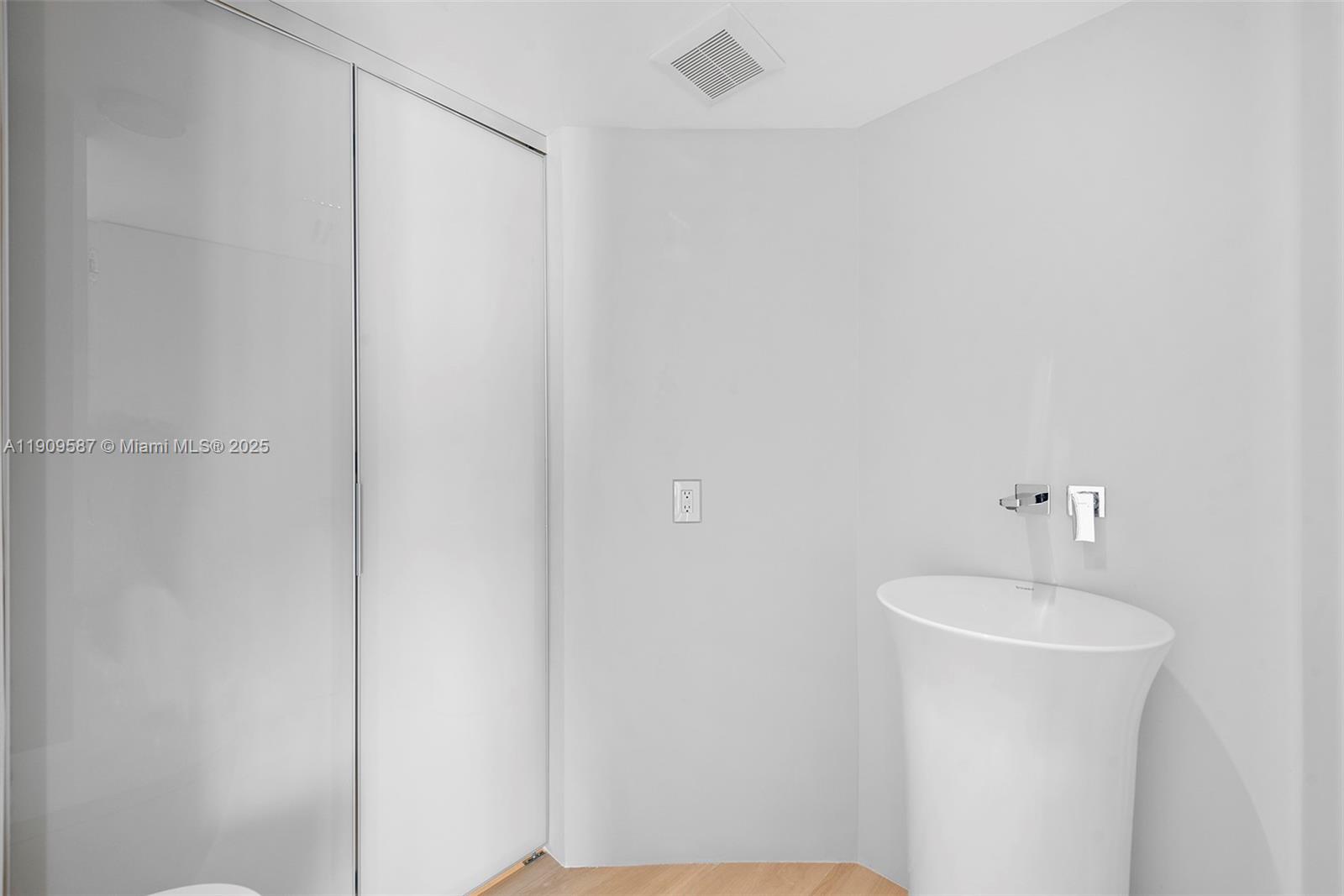 3640 Yacht Club Dr # 810