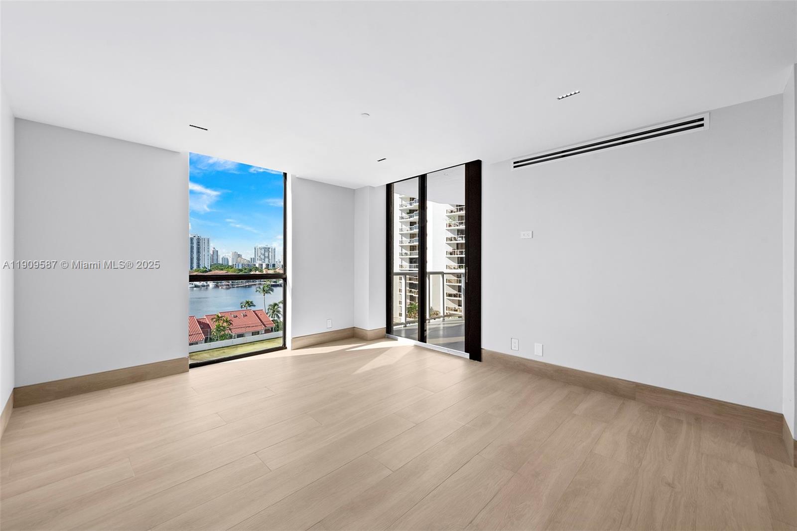 3640 Yacht Club Dr # 810