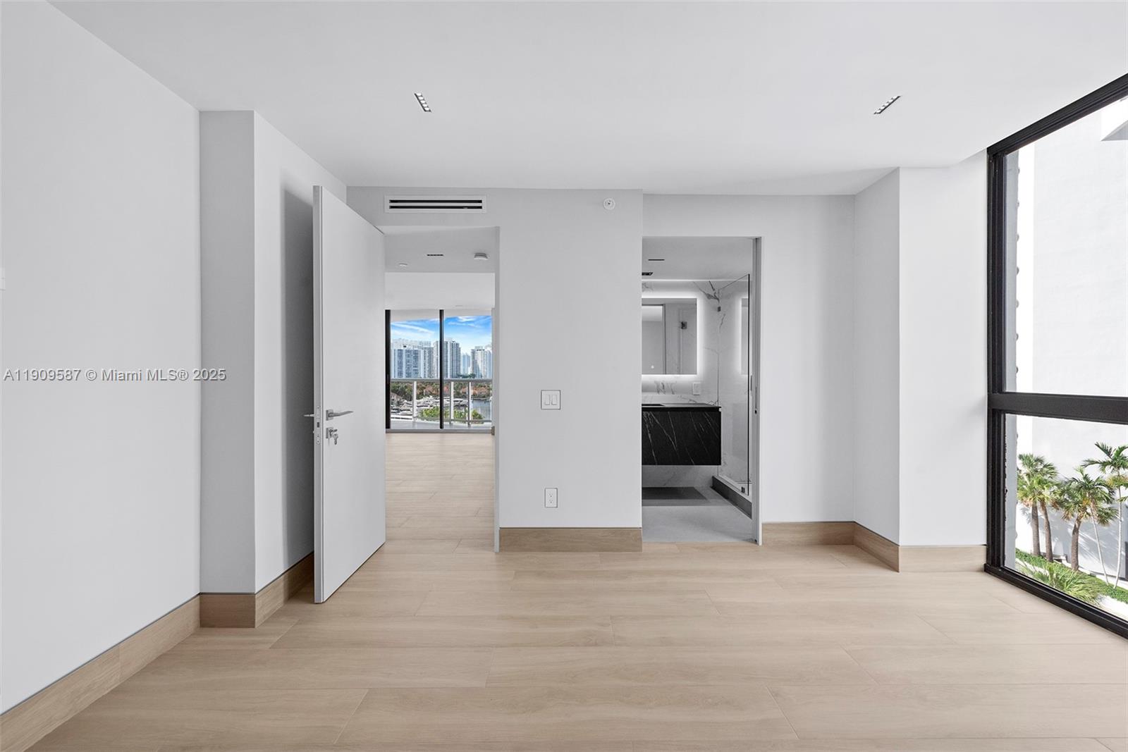 3640 Yacht Club Dr # 810