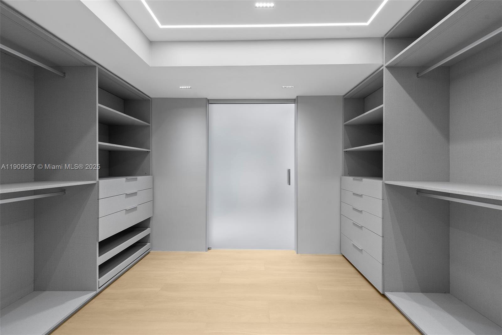 3640 Yacht Club Dr # 810