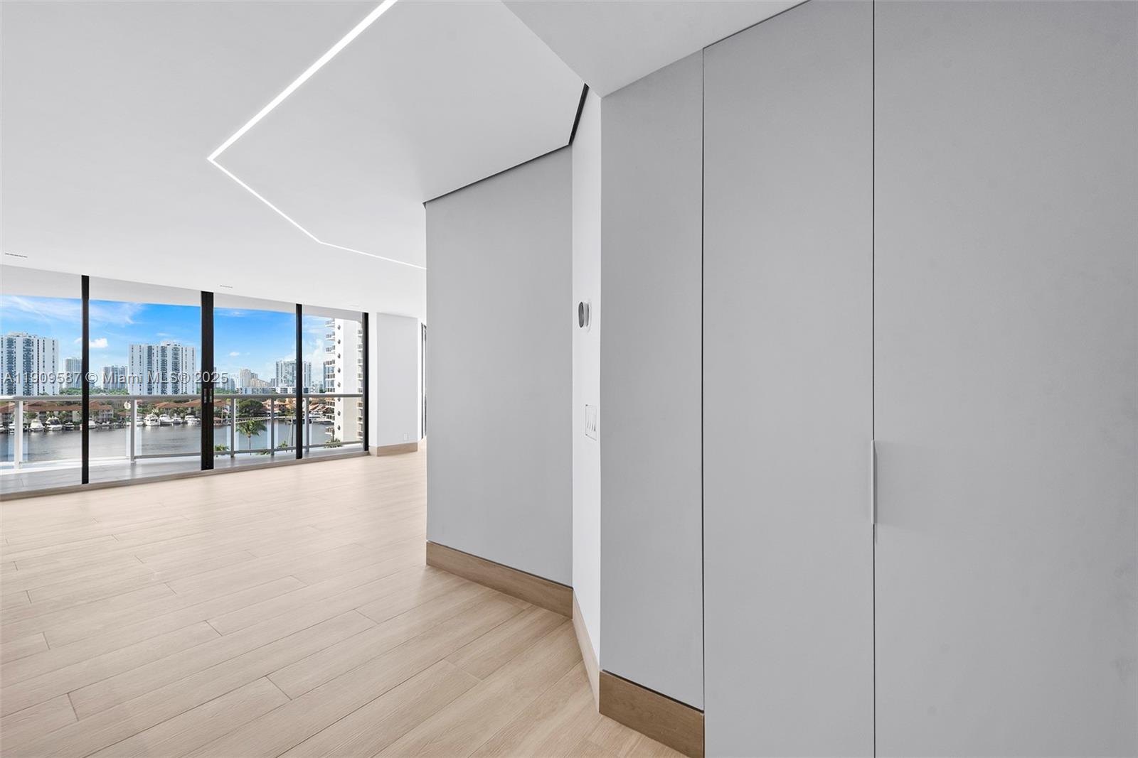 3640 Yacht Club Dr # 810